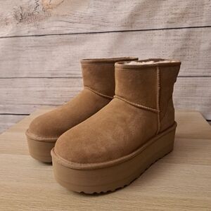 Women's UGG Classic Mini Platform Boots .